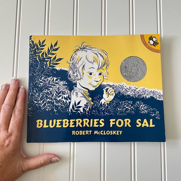 SALE❤️ Book Bundle - Blueberries For Sal & Curious George at the Aquarium - Picture 9 of 12